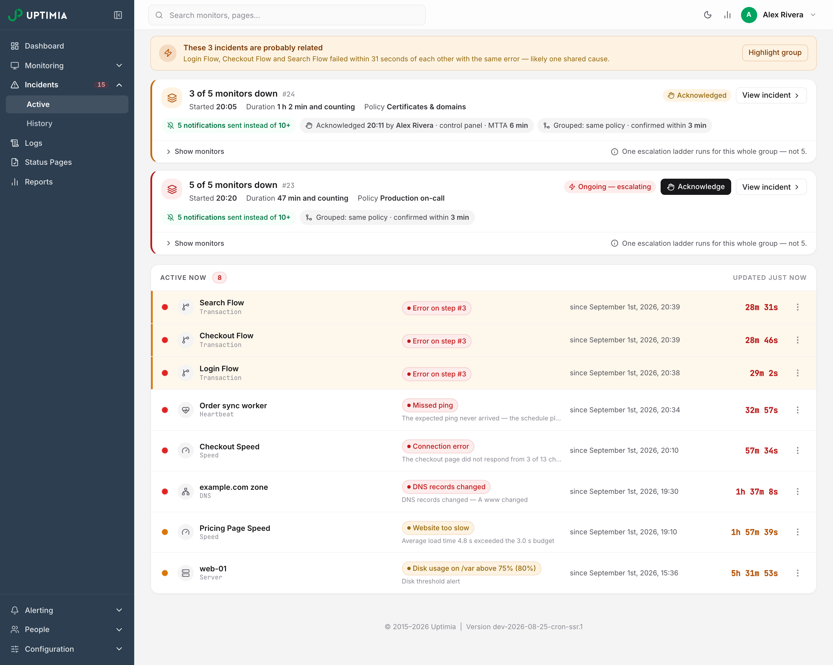 The amber correlation banner over the active incident list, telling the reader that three incidents share one error and one short window, with the matching rows highlighted below it.